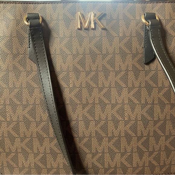 Michael Kors Sylvia Tote Collection - Picture 1 of 12